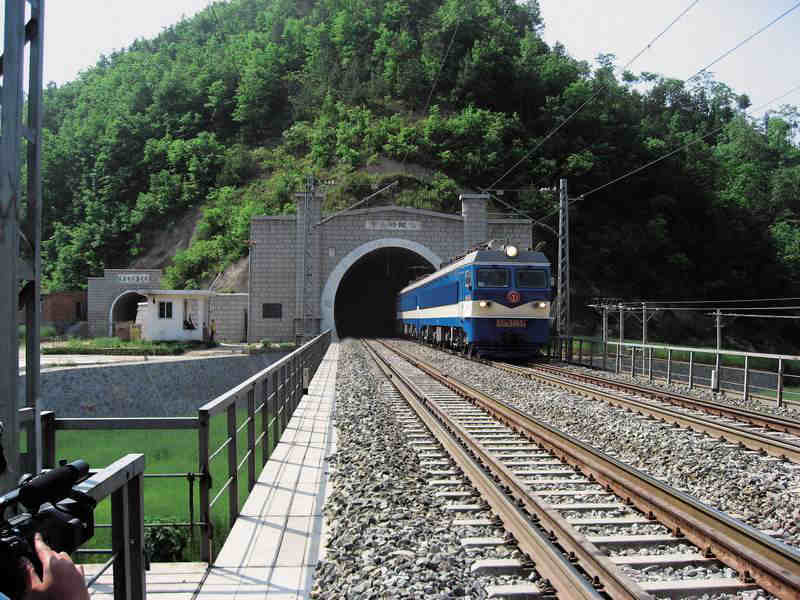 高速铁路隧道洞室智能安全监控系统,手机管理更方便